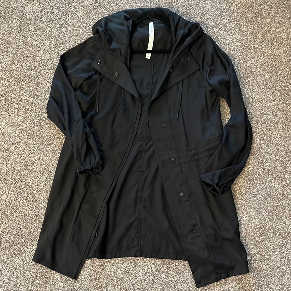 Lululemon light jacket never worn! Great condition size 6